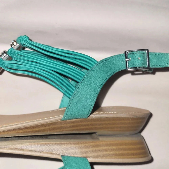 MADDEN GIRL Tangle Green Rhinestone Embellishment Sandals Size 8.5 - Picture 4 of 8